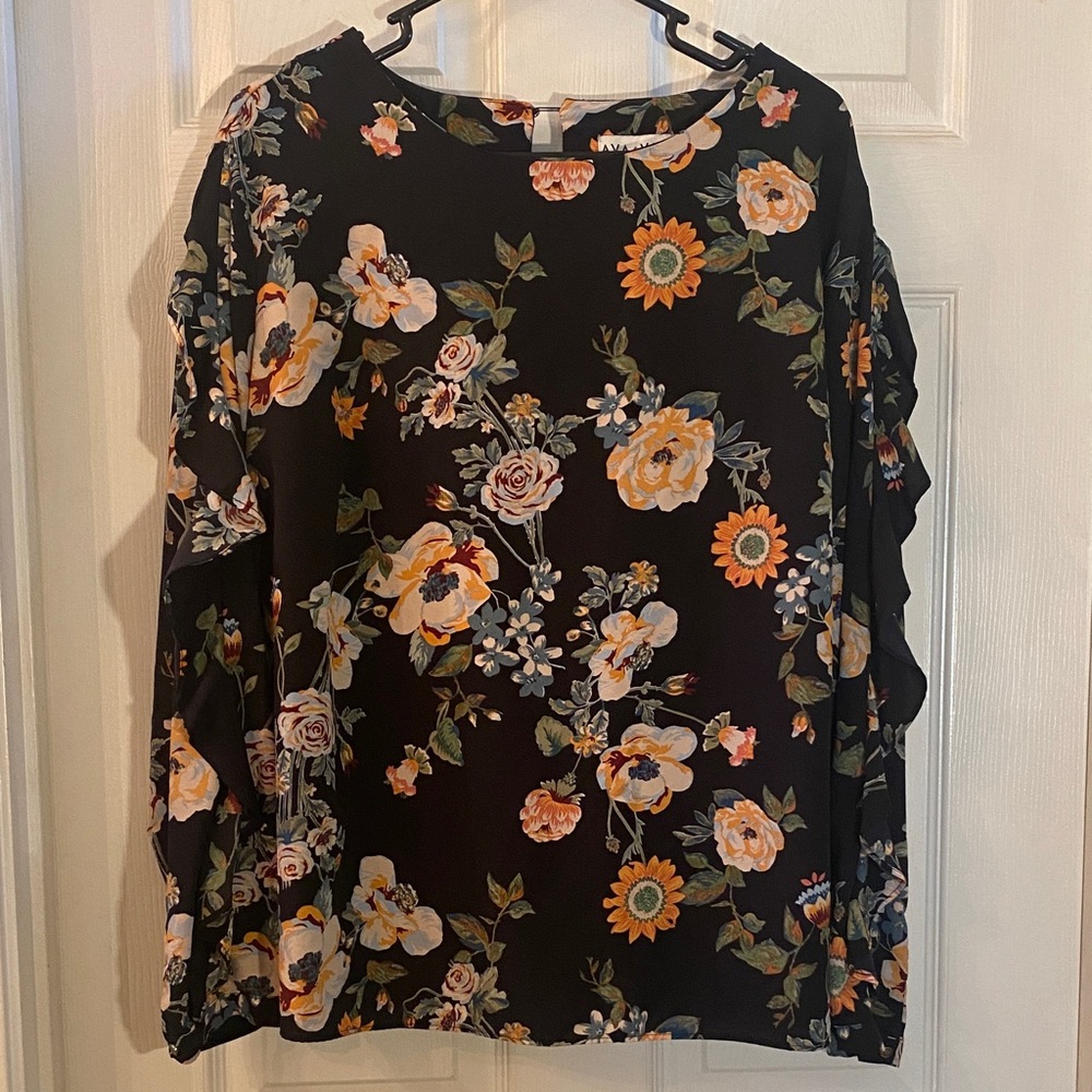 Ava & Viv Black Floral Blouse - Picture 3 of 13